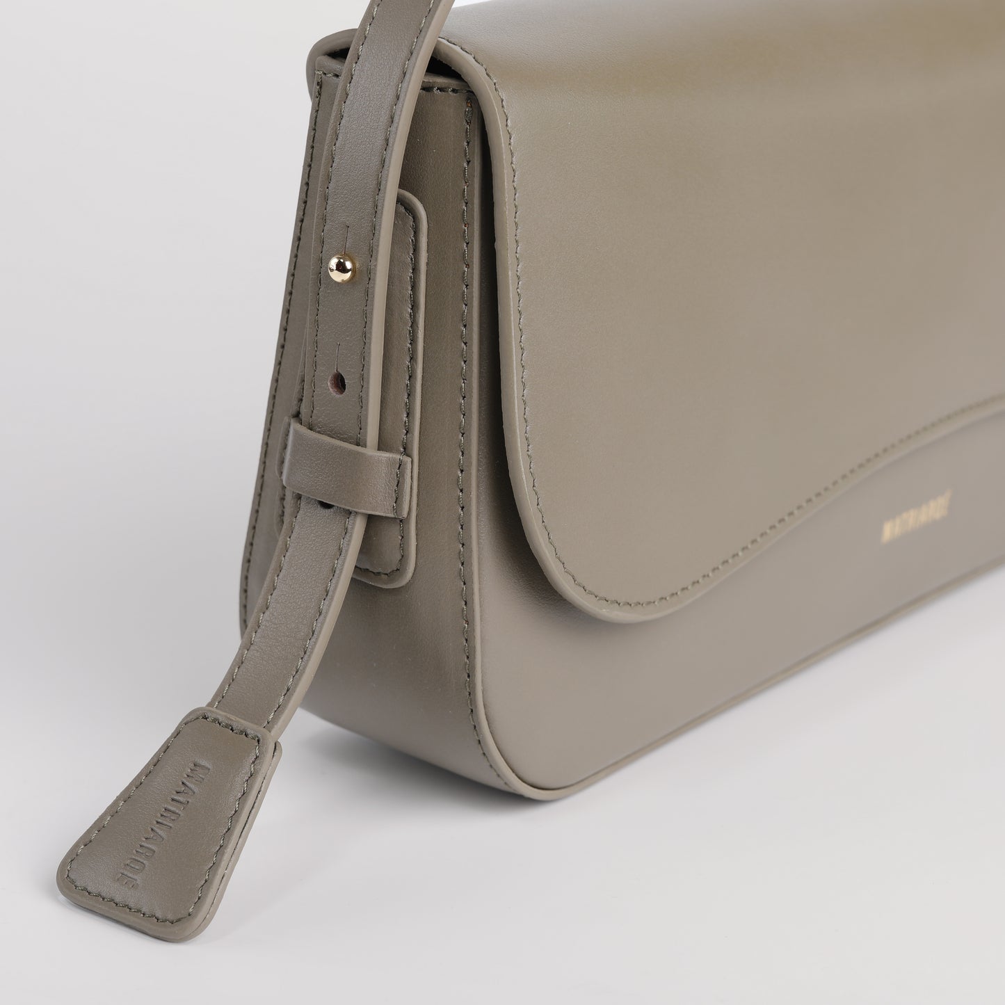 Otto Baguette Bag in Leather - Olive