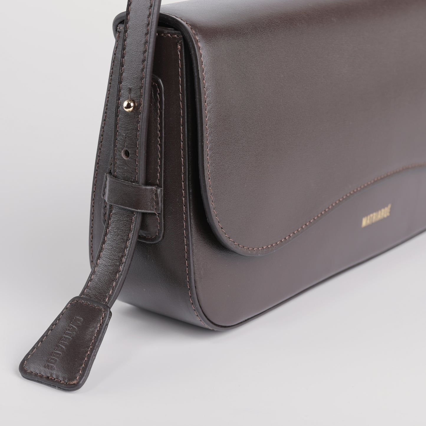 Otto Baguette Bag in Leather - Brown