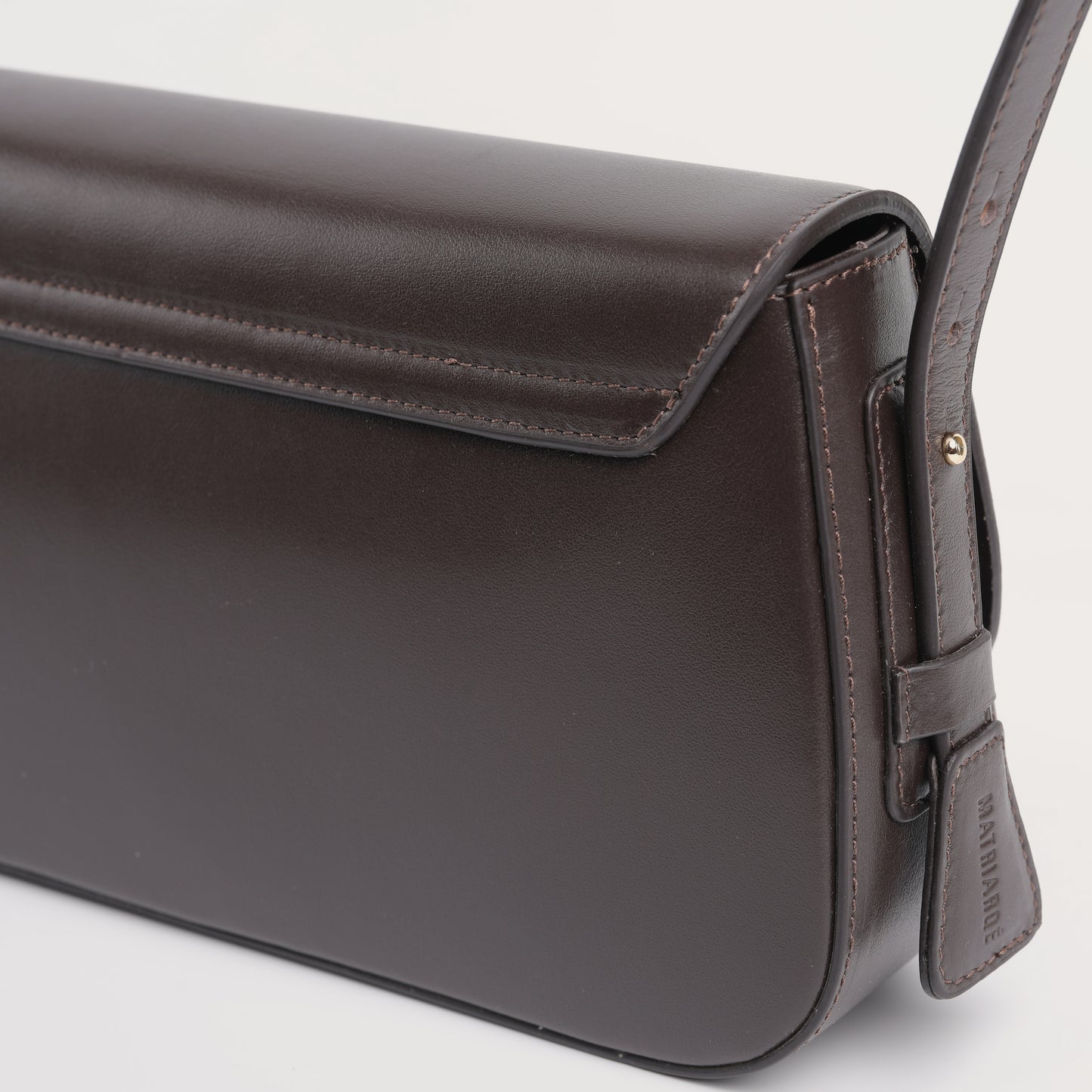 Otto Baguette Bag in Leather - Brown