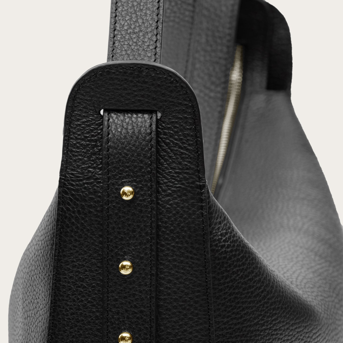 Nova Large Shoulder Bag in Leather - Black