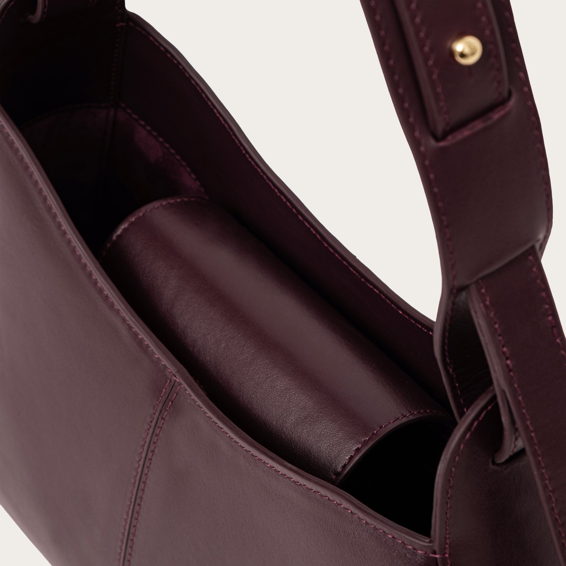 Ida Shoulder Bag in Leather - Bordeaux MATRIARQE