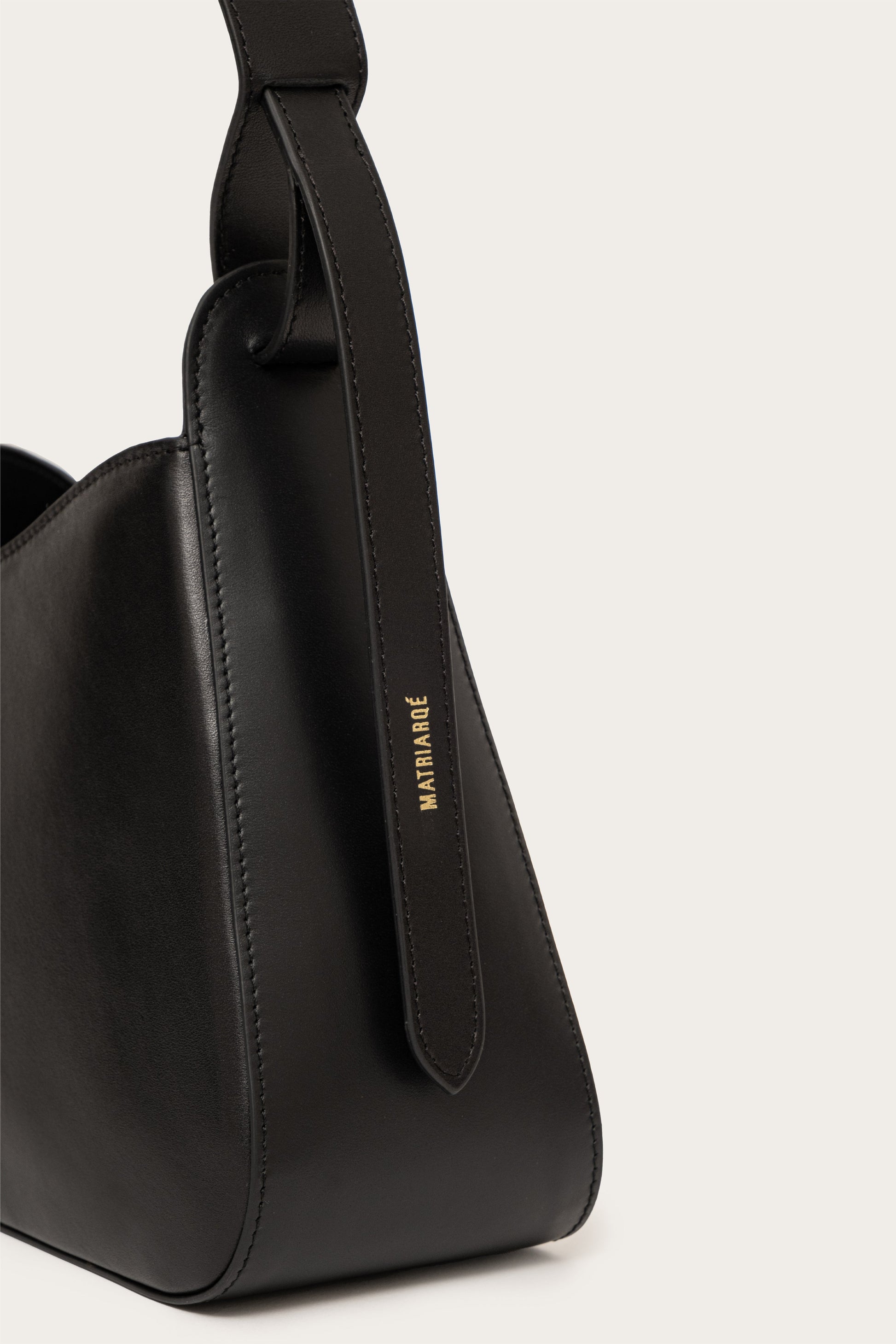 Ida Shoulder Bag in Leather - Full Black MATRIARQE