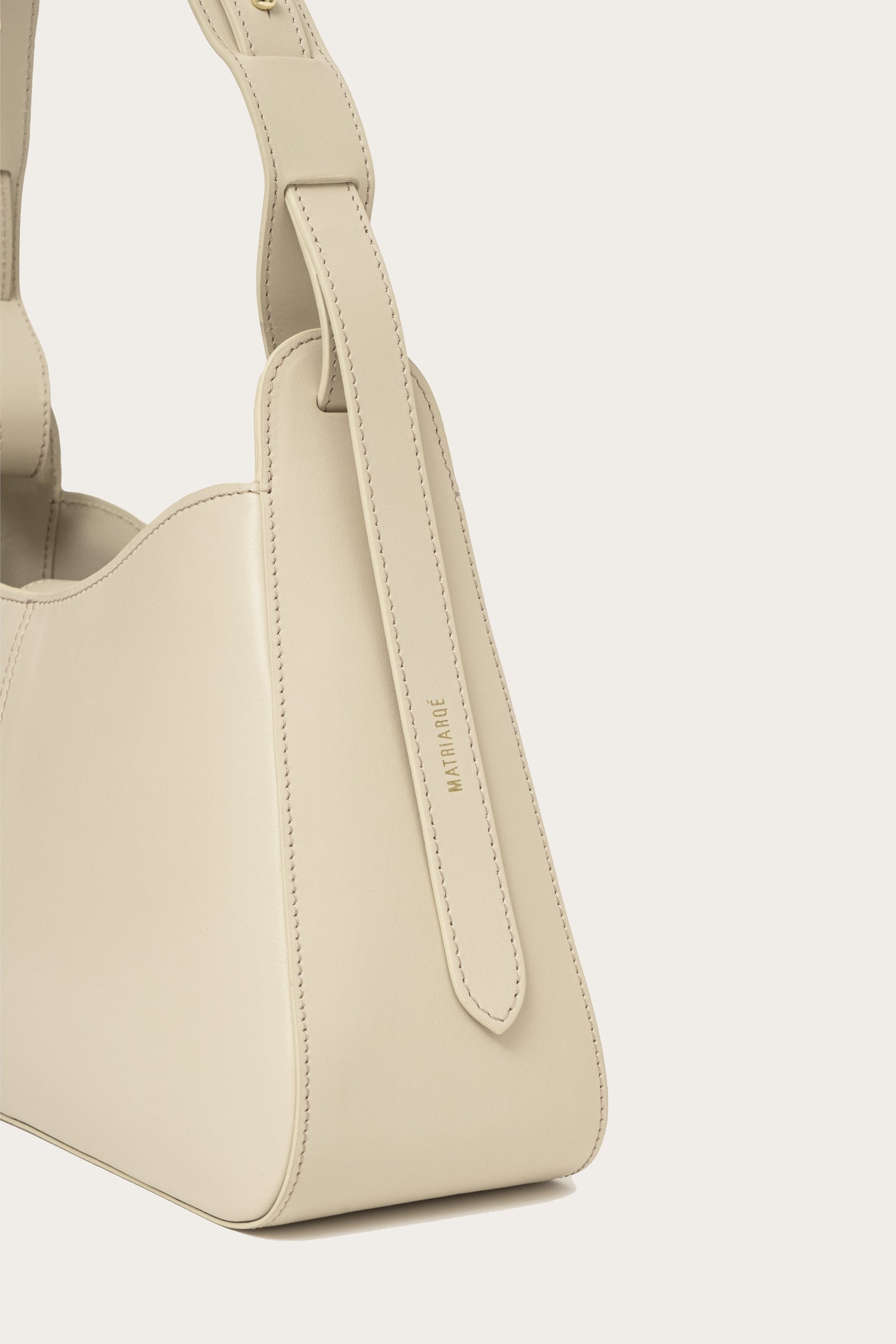 Ida Shoulder Bag in Leather - Ivory MATRIARQE