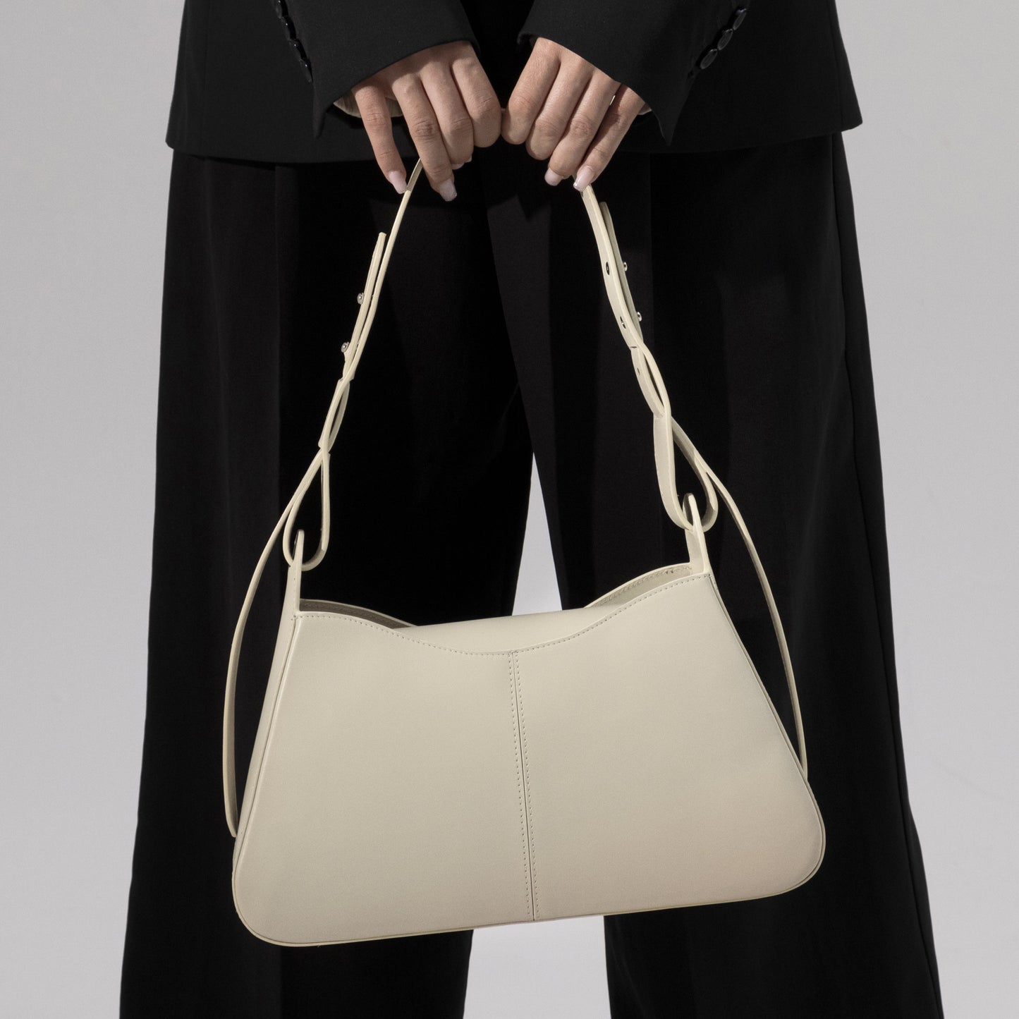 Ida Shoulder Bag in Leather - Ivory MATRIARQE