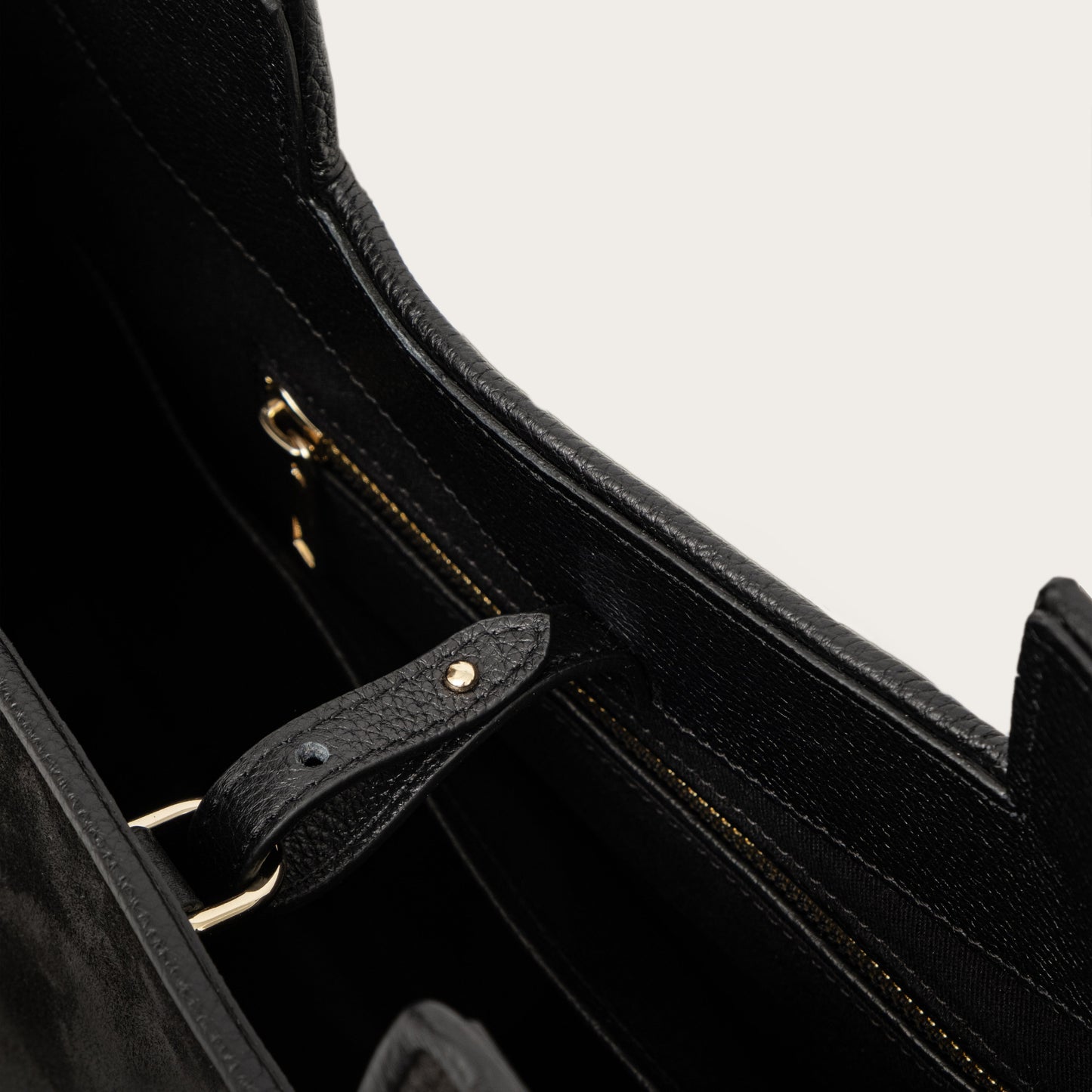 Magna Tote Bag in Suede - Black MATRIARQE